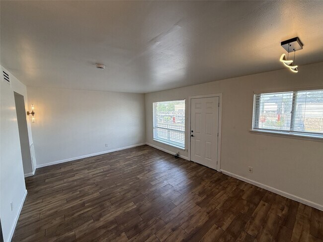 Building Photo - 1529 Wirt Rd