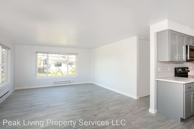 Building Photo - 4321 SW Genesee St