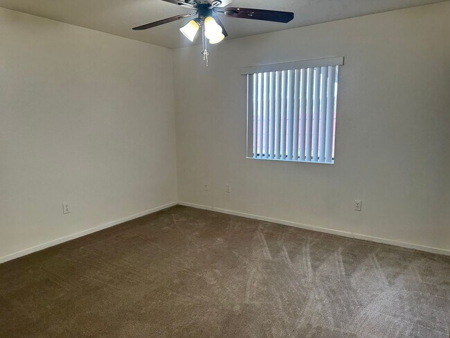 Building Photo - 3+2 In Golden Hills East +Garage!