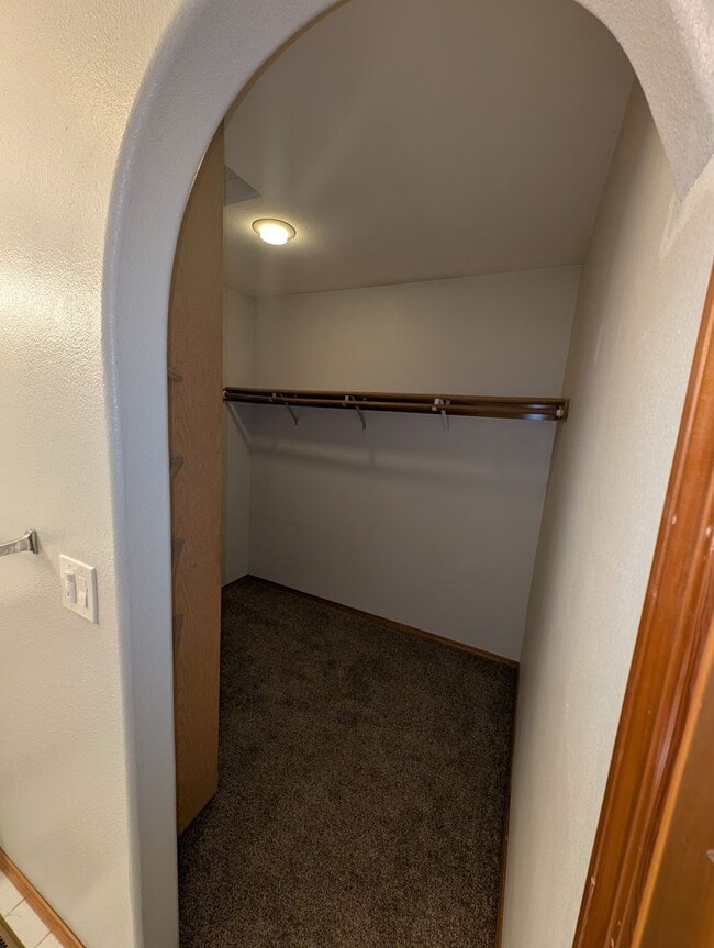 Building Photo - BS01