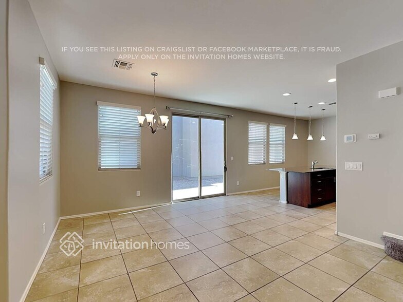 Building Photo - 225 N Sandal