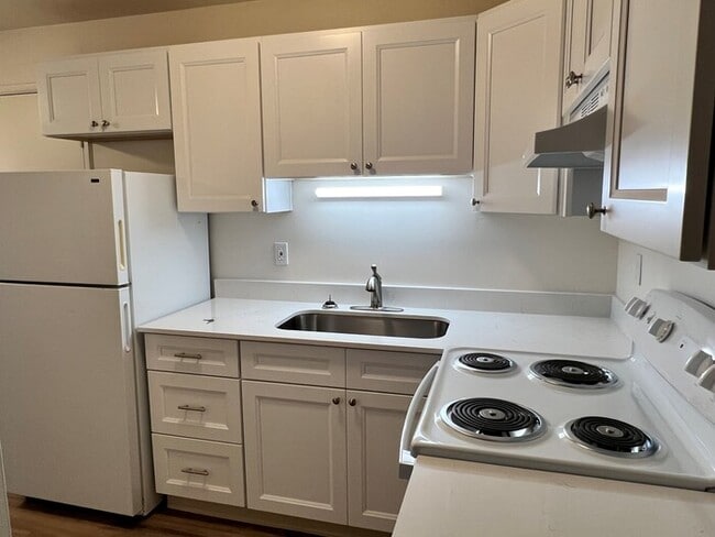 Primary Photo - Beautiful Remodeled Home with Hardwood Pla...