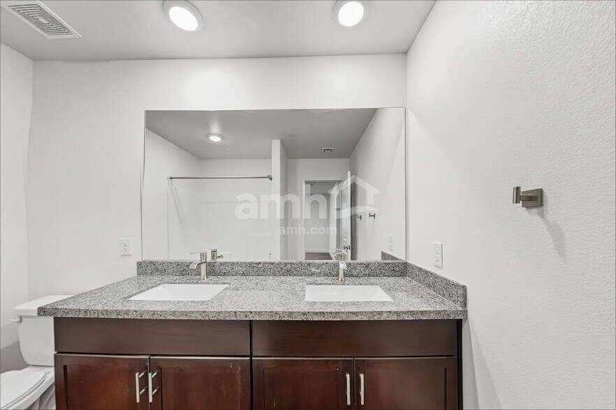 Building Photo - 77 Foxridge Swings Ln