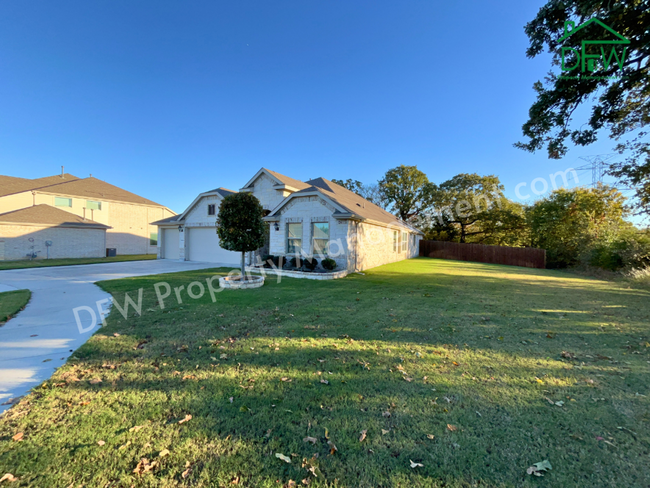 Primary Photo - Spacious 4-Bedroom Home in Arlington with ...