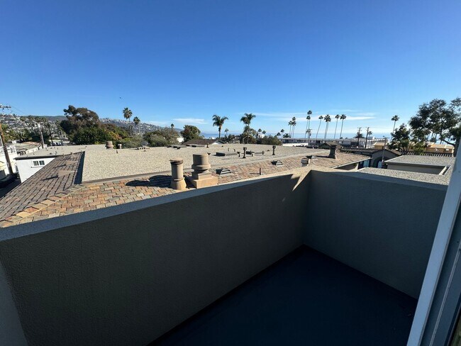 Building Photo - 354 N Coast Hwy