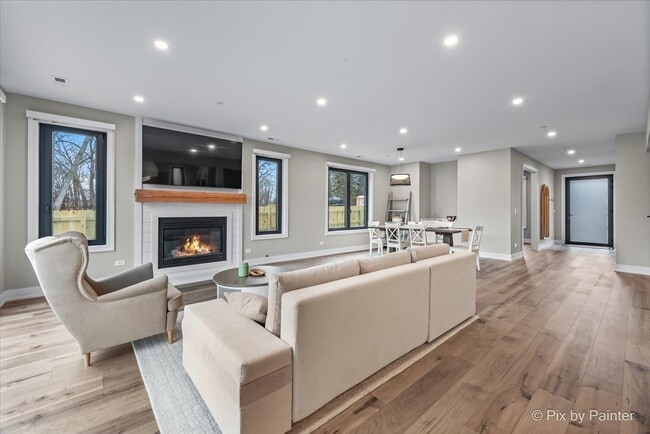 Building Photo - 154 Oak St