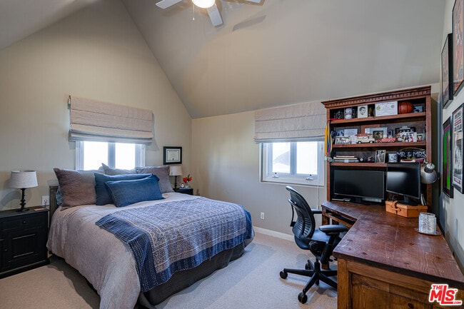 Building Photo - 427 12th St