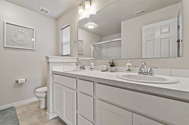 Building Photo - 2646 W Snyder St