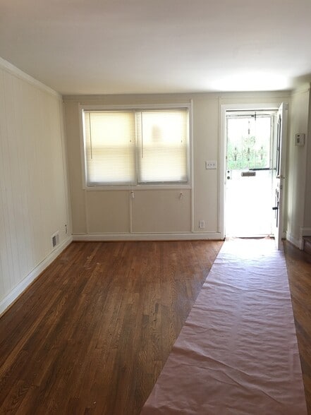 Building Photo - 1216 N Augusta Ave