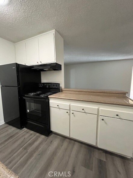 Building Photo - 685 E Vista Chino