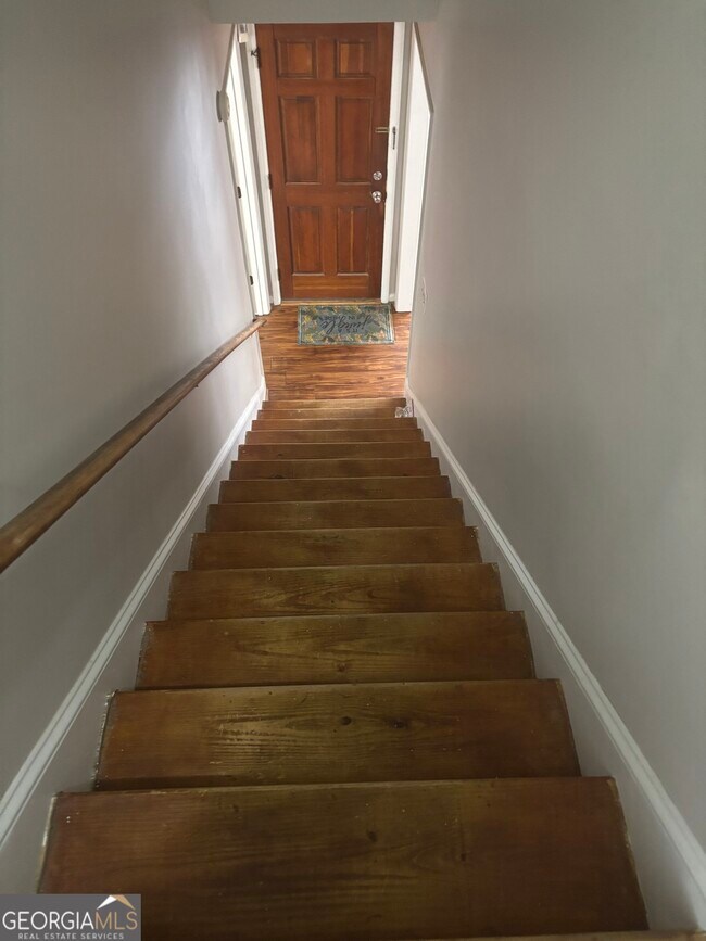 Building Photo - 256 Frederick Dr