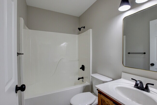 Building Photo - 51 Winding Oaks
