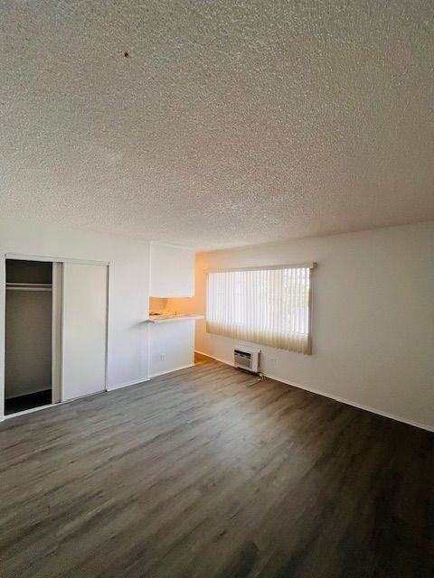 Building Photo - 1260 Beachwood Dr