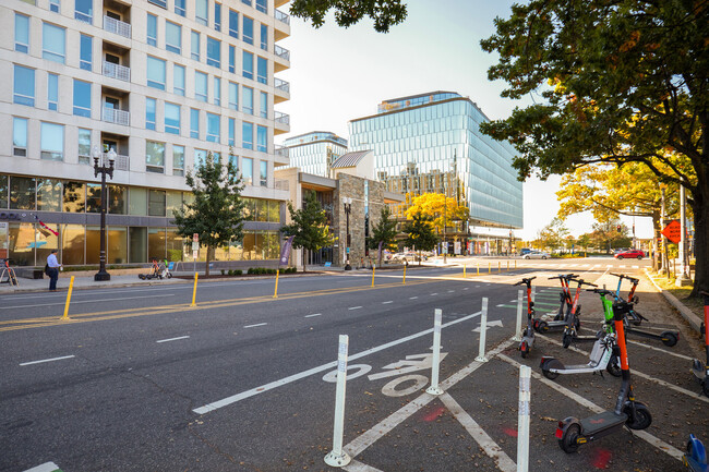 Building Photo - 900 7th St SW