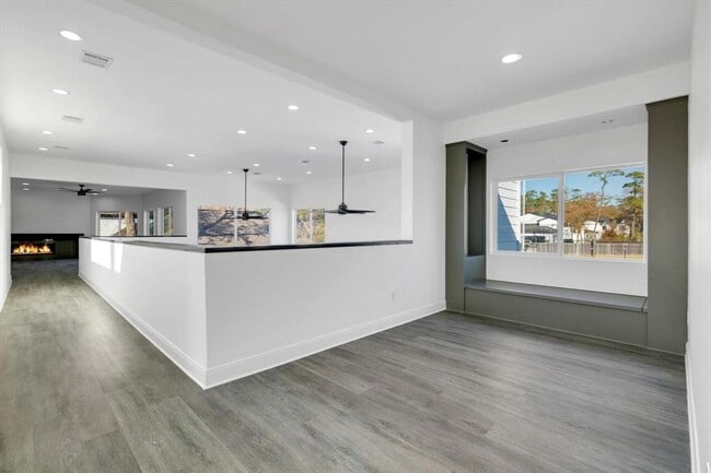 Building Photo - 12564 Memorial Dr