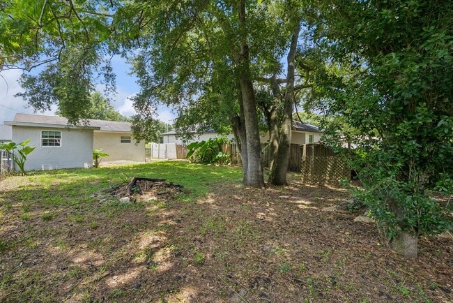 Building Photo - 5000 Huppel Ave