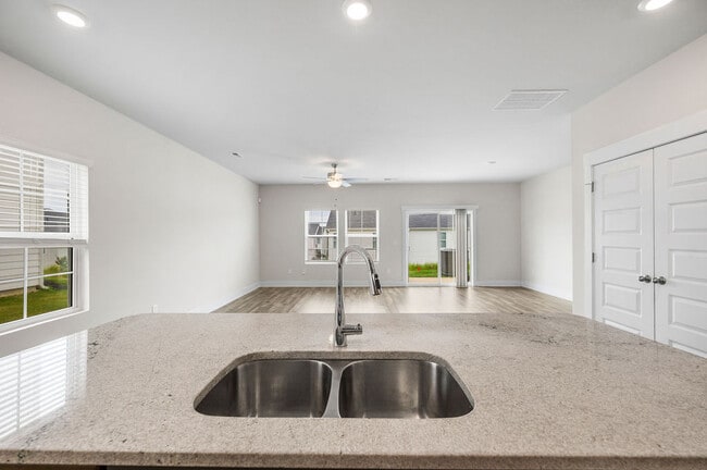 Building Photo - 115 Ted Dr