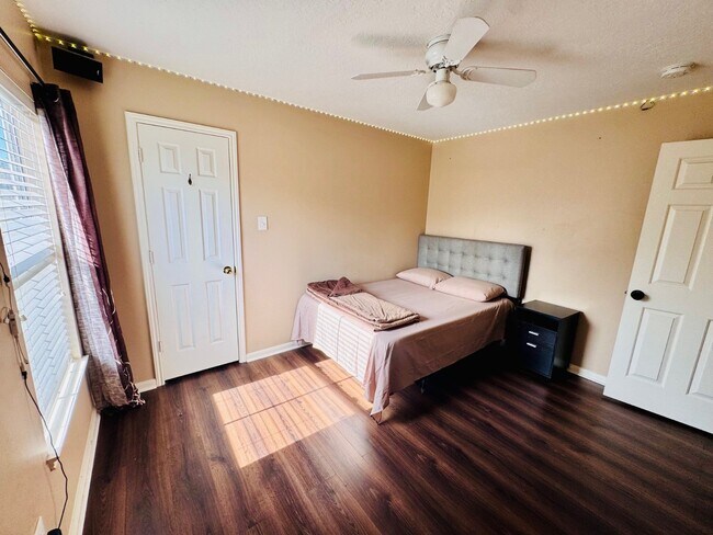 Building Photo - 3318 Ridgepoint Ct