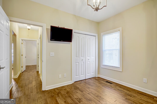 Building Photo - 112 Cottage Grove