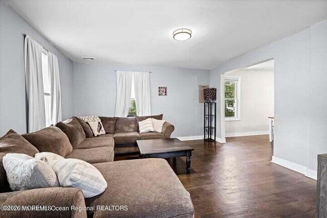 Building Photo - 109 S Main St