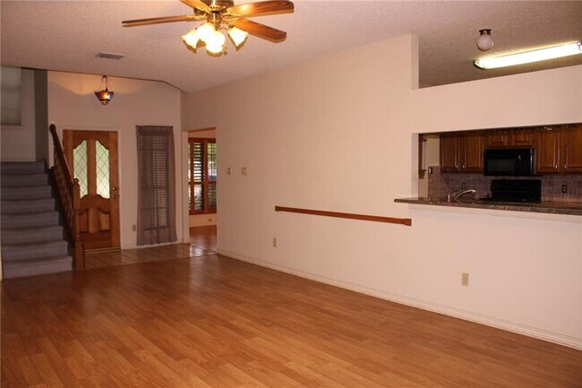 Building Photo - 2141 Surrender Ave