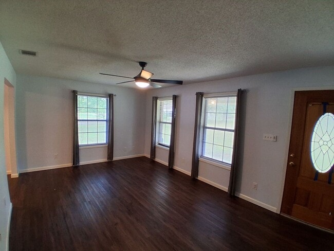 Building Photo - 9810 Lewis Rd