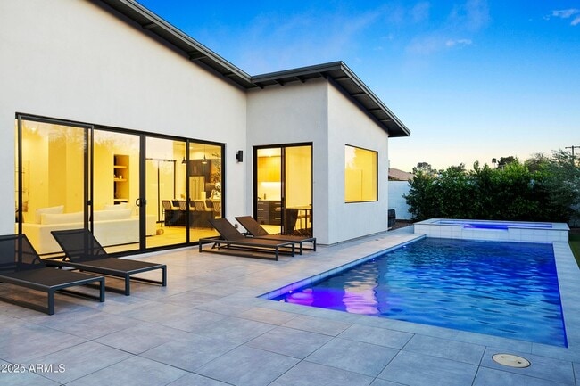 Building Photo - 4002 N 33rd Pl