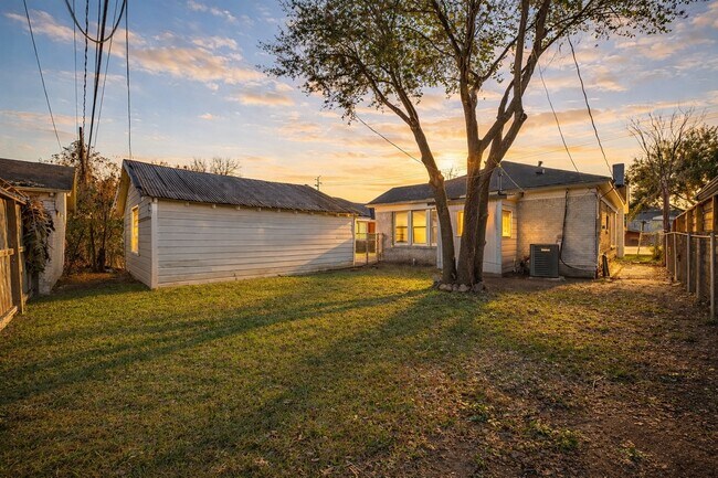 Building Photo - 2417 Ruth St