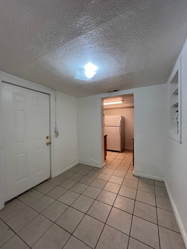 Building Photo - P026
