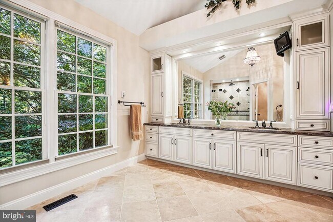 Building Photo - 9454 Newbridge Dr