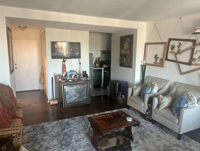 Living area - 1311 Delaware Ave SW
