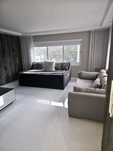 Building Photo - 1151 N Fort Lauderdale Beach Blvd