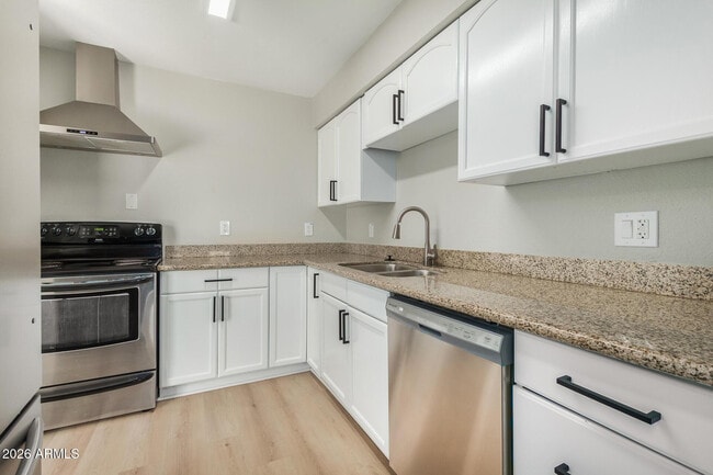 Building Photo - 4911 E Culver St