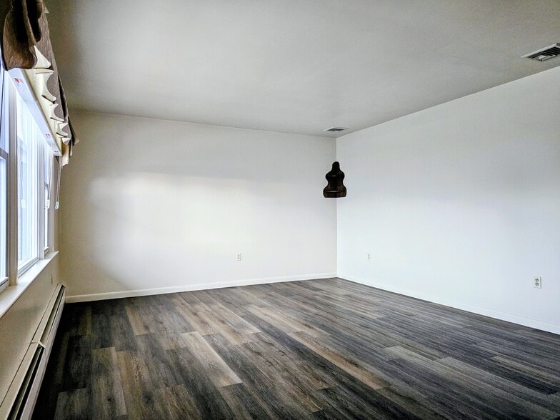 Building Photo - 3 Hillcrest Ave