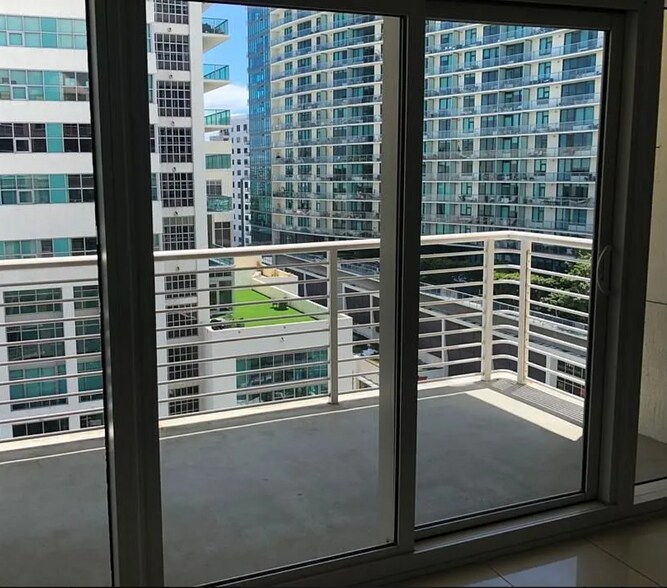 Building Photo - 3250 NE 1st Ave