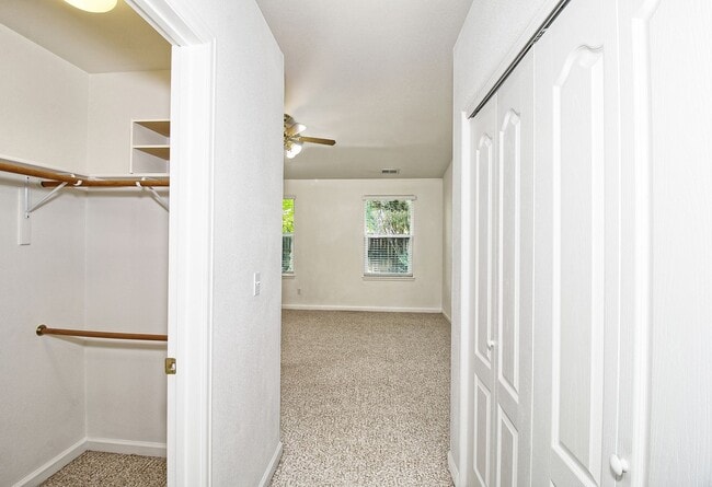 Building Photo - 598 Garnet Dr