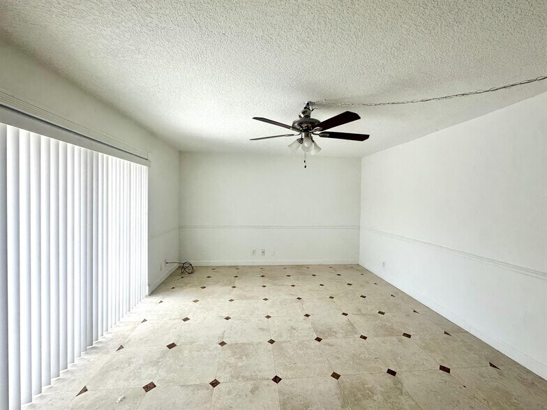 Building Photo - 173 Lake Arbor Dr