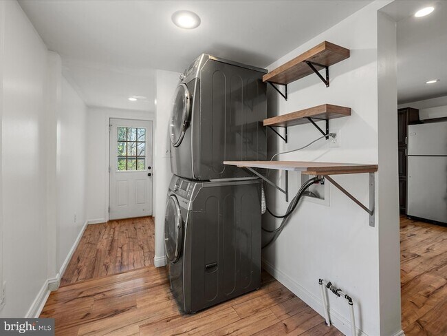 Building Photo - 5479 Main St