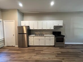 Building Photo - 1705 Sycamore St