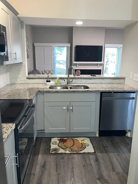 Building Photo - Room in Condo on Winterpointe Ln