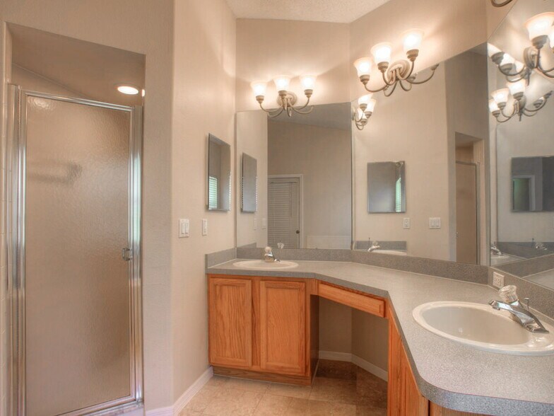 Building Photo - 9038 Water Hazard Dr