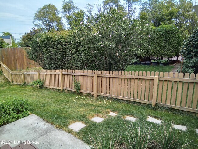 Building Photo - 10143 Spring Gate Dr