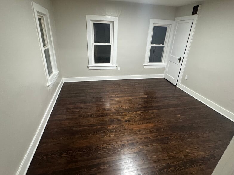 Building Photo - 32 Phelps St