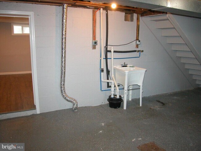 Building Photo - 14835 Clear Spring Rd