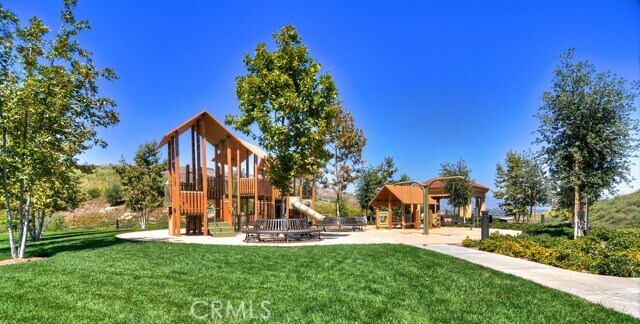 Building Photo - 98 Cipresso