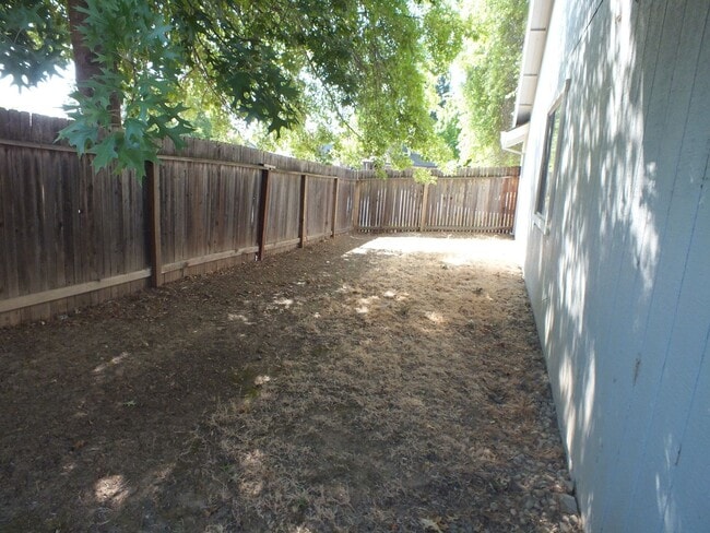 Building Photo - 3/2 1700 sf in Folsom Willow Creek Estates