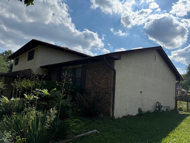 Building Photo - 1239 Bradshire Dr