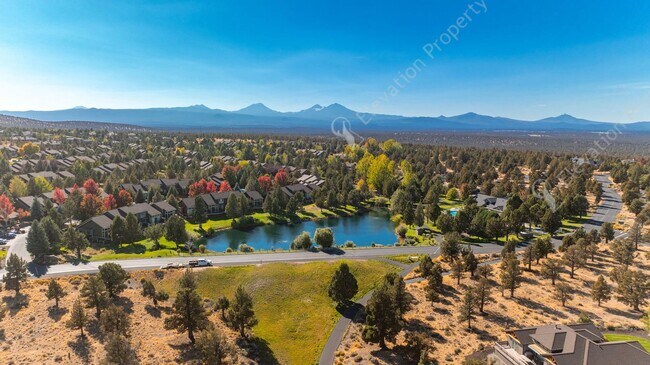 Building Photo - Eagle Crest Townhome Steps to Lakeside Cen...