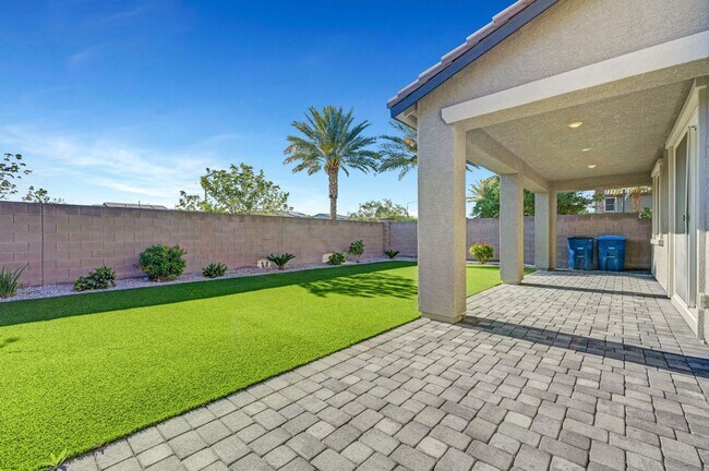 Building Photo - Gated community Located within the Valley Vista Master Plan. 4 Bed 3 Bath features and Open and i...