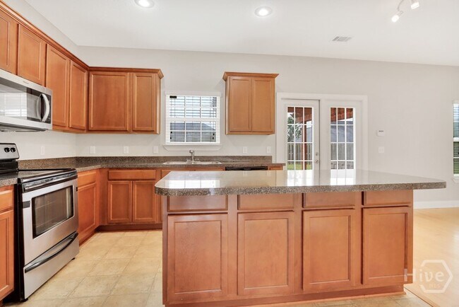 Building Photo - 255 Red Oak Dr